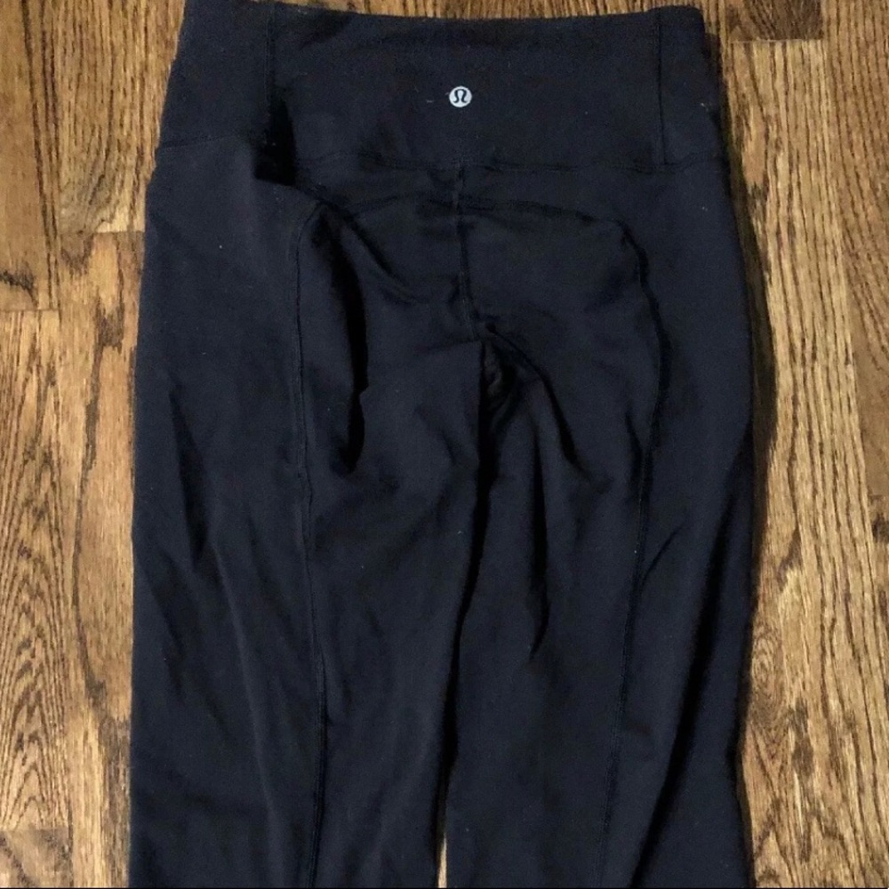 Lululemon black yoga cropped Capri pants